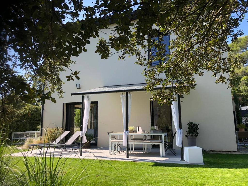 Villa piscine plein sud proche Uzes