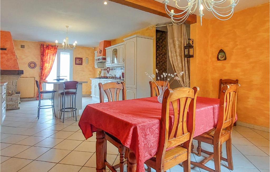 Amazing Home In Amailloux With Wifi, Private Swimming Pool And 2 Bedrooms photo 3