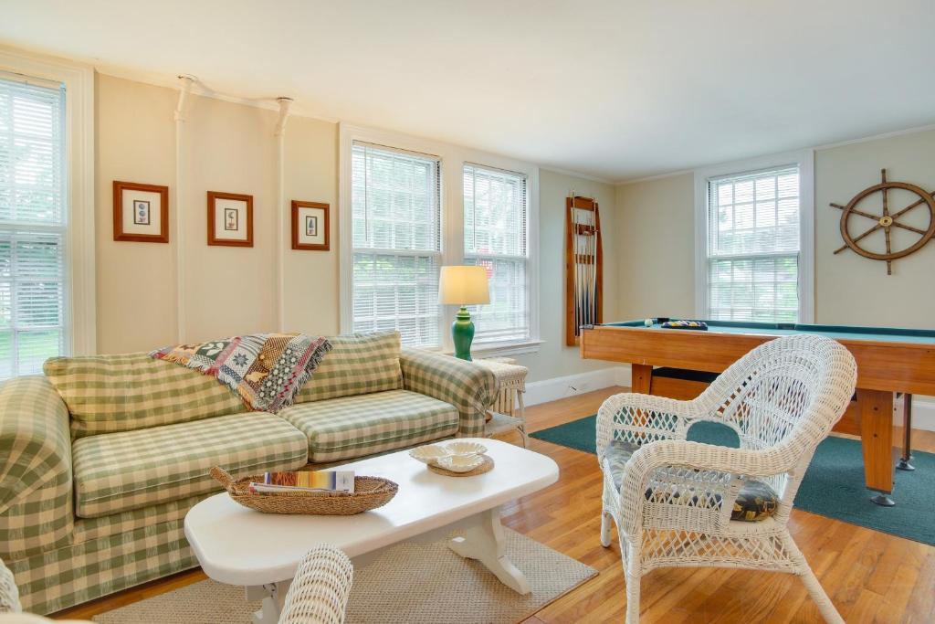 Hyannis Hideaway with Fireplace and Outdoor Dining photo 2