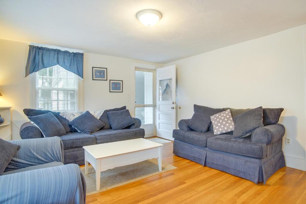 Hyannis Hideaway with Fireplace and Outdoor Dining photo 4