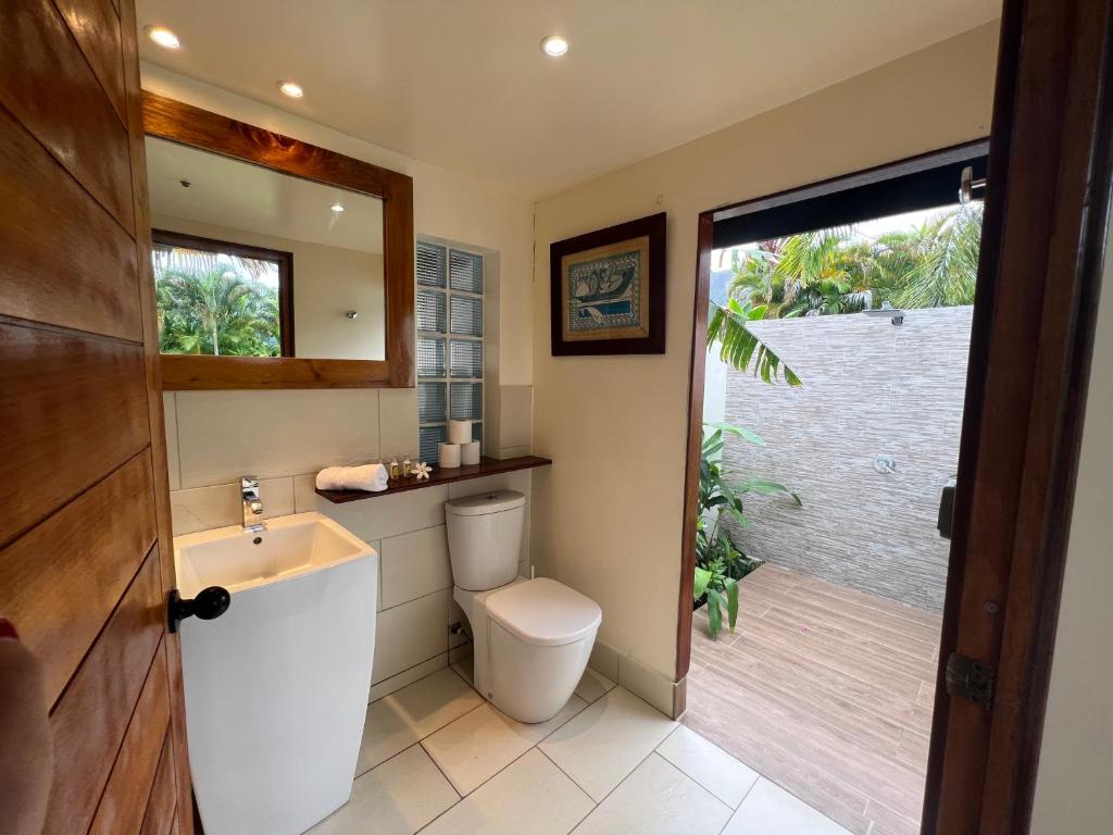 Ocean Breeze Bungalow photo 1