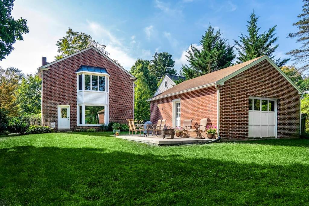 Beautiful fully-furnished Colonial in Millersville photo 1