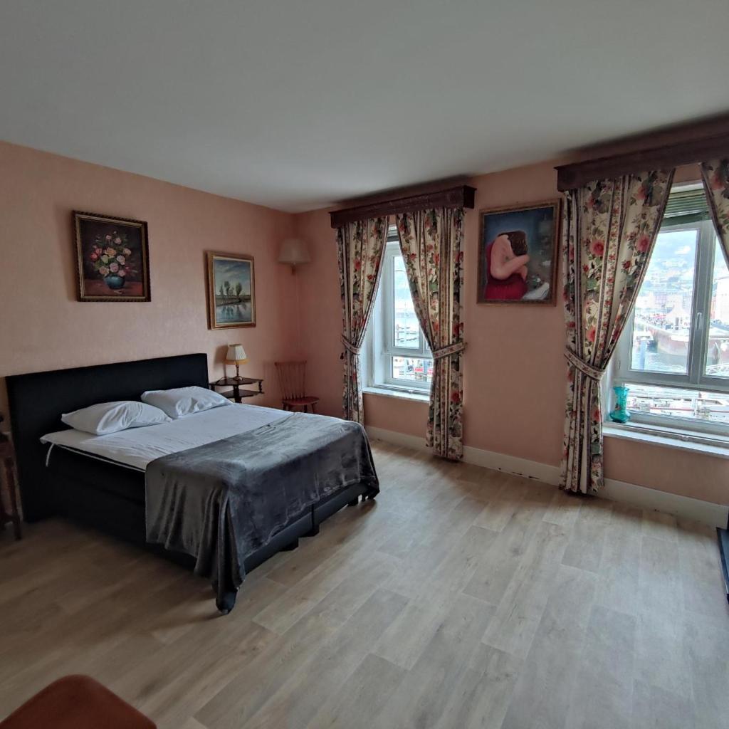 Les Goélands maison avec vue sur port et falaise photo 4