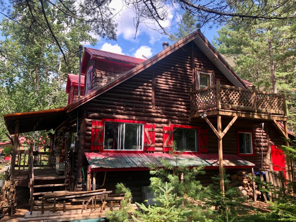 Chalet en bois rond Mauricie photo 1