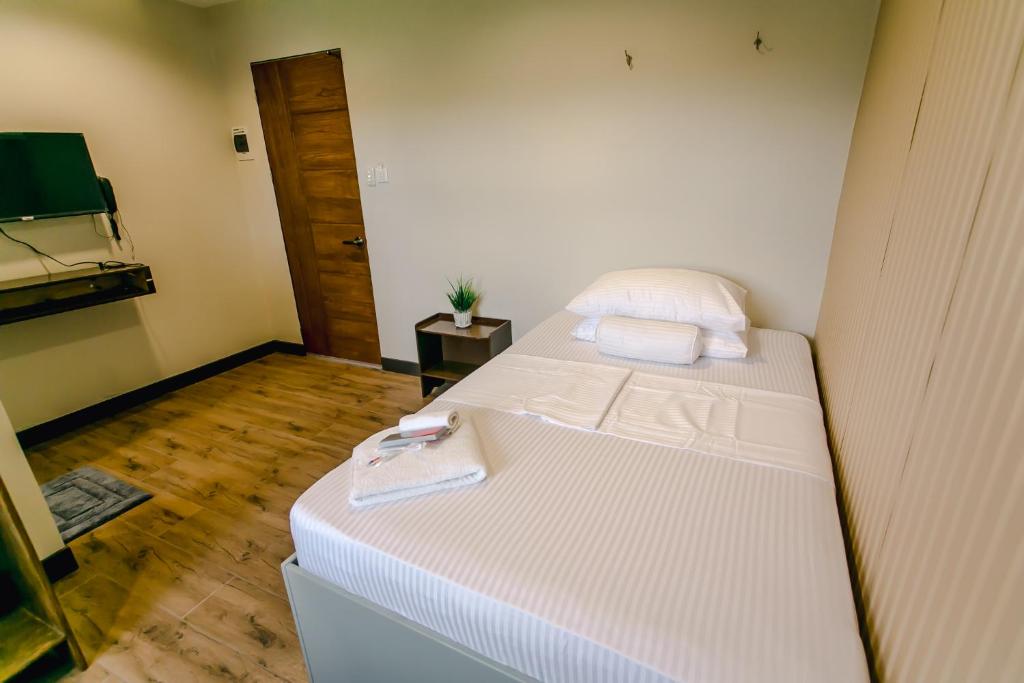 Midway Stay Apartments Dumaguete Room Type - Double Room