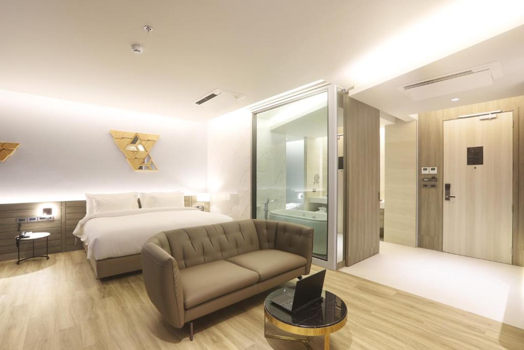 The Signature Hotel Airport photo 2