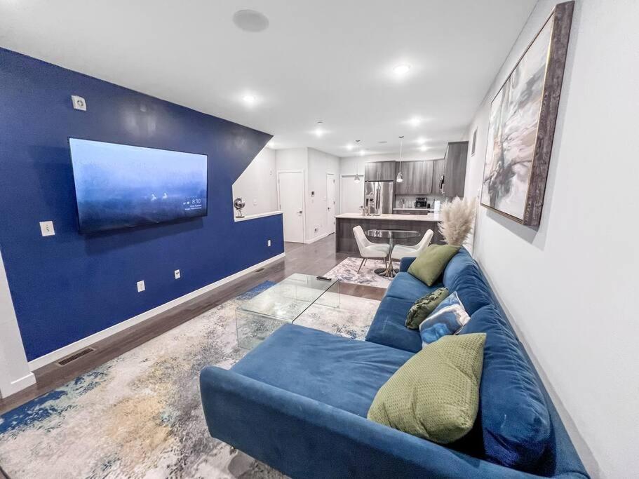 Yanne's Place - Dual-Lounge image