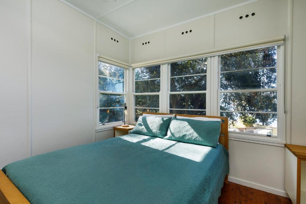 Currawong Beach Cottages - Tap to explore photos