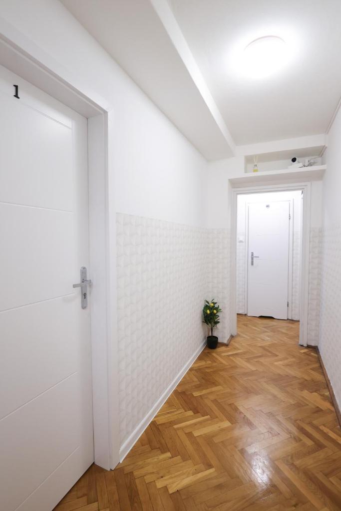 ClickTheFlat Muranów Apart Rooms - Tap to explore photos