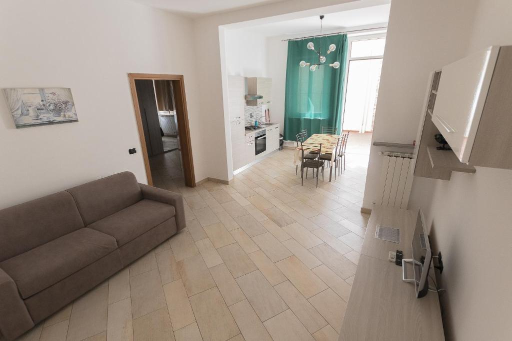 Amalia Apartment Via La Farina - Tap to explore photos