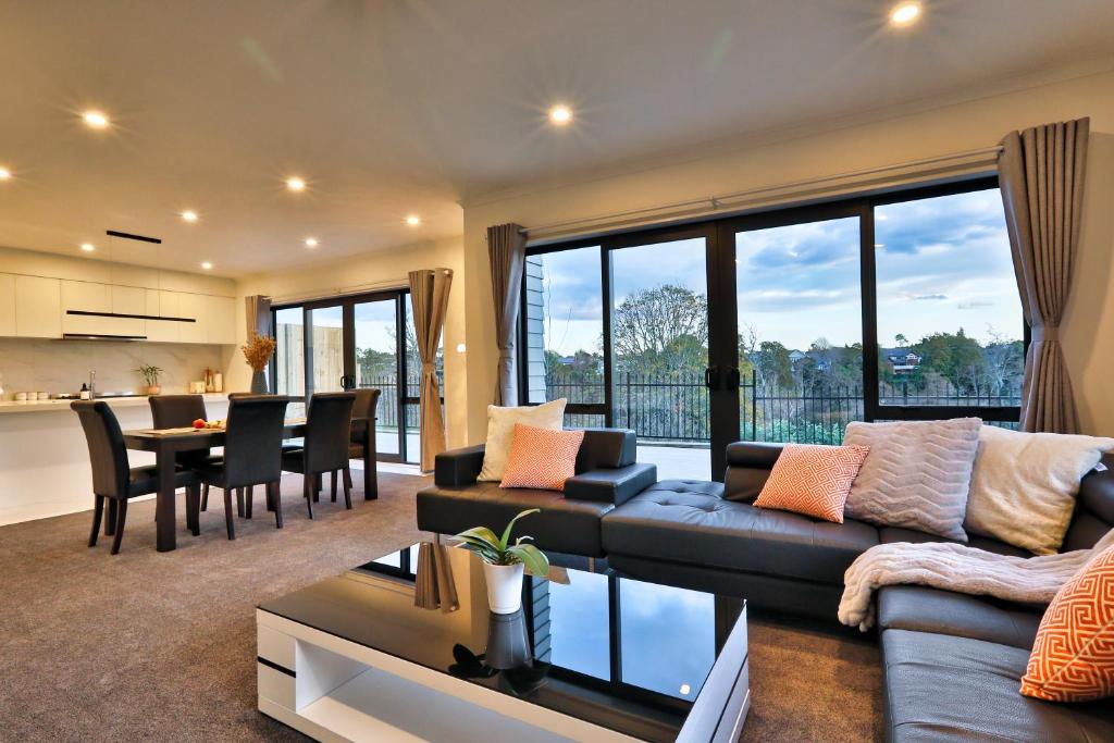 Amazing the Waikato River-View Brand New Villa with 4 bedrooms photo 4