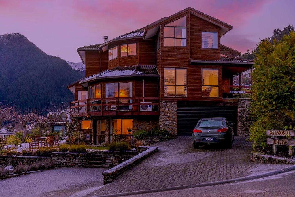 Balmoral Lodge photo 2