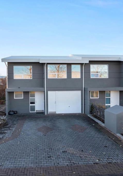 Family villa in suburban Reykjavik photo 1