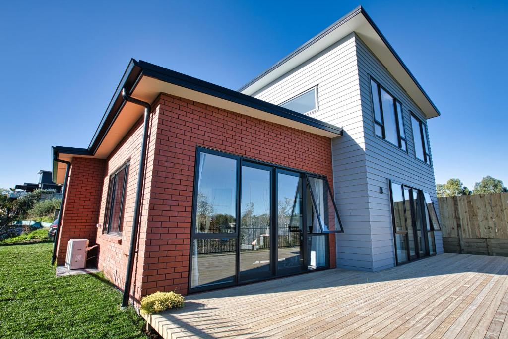 Amazing the Waikato River-View Brand New Villa with 4 bedrooms, Hamilton