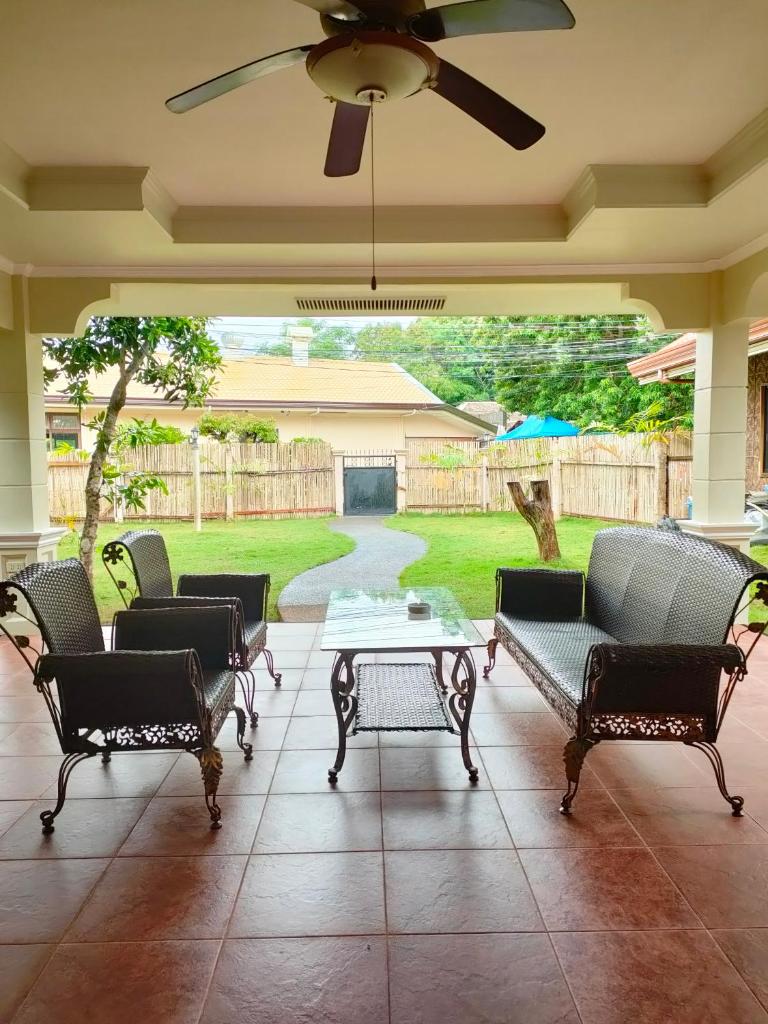 DMC1 Residence Panglao photo 2
