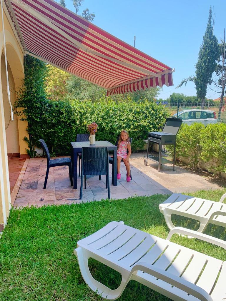 Anna's HOUSE - Family Home photo 1