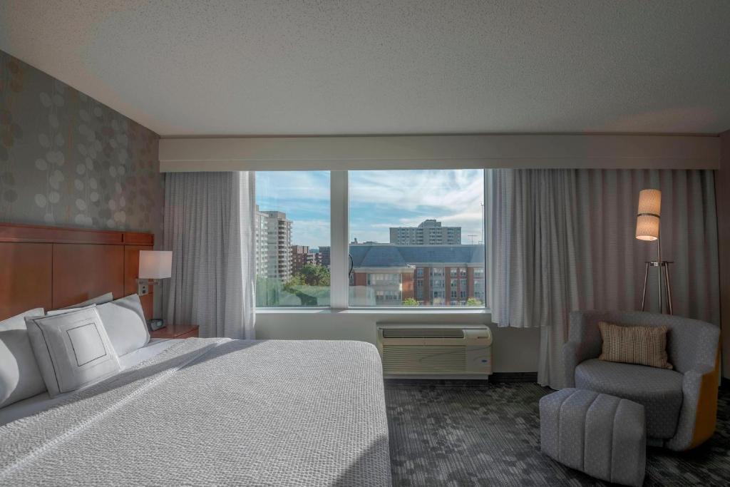 Courtyard by Marriott Bethesda/Chevy Chase image