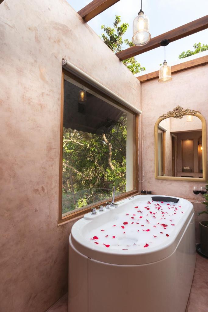 SaffronStays Casa De Raga photo 4