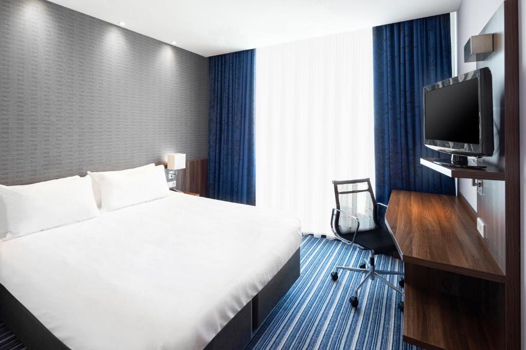 Holiday Inn Express Amsterdam - South, an IHG Hotel photo 1