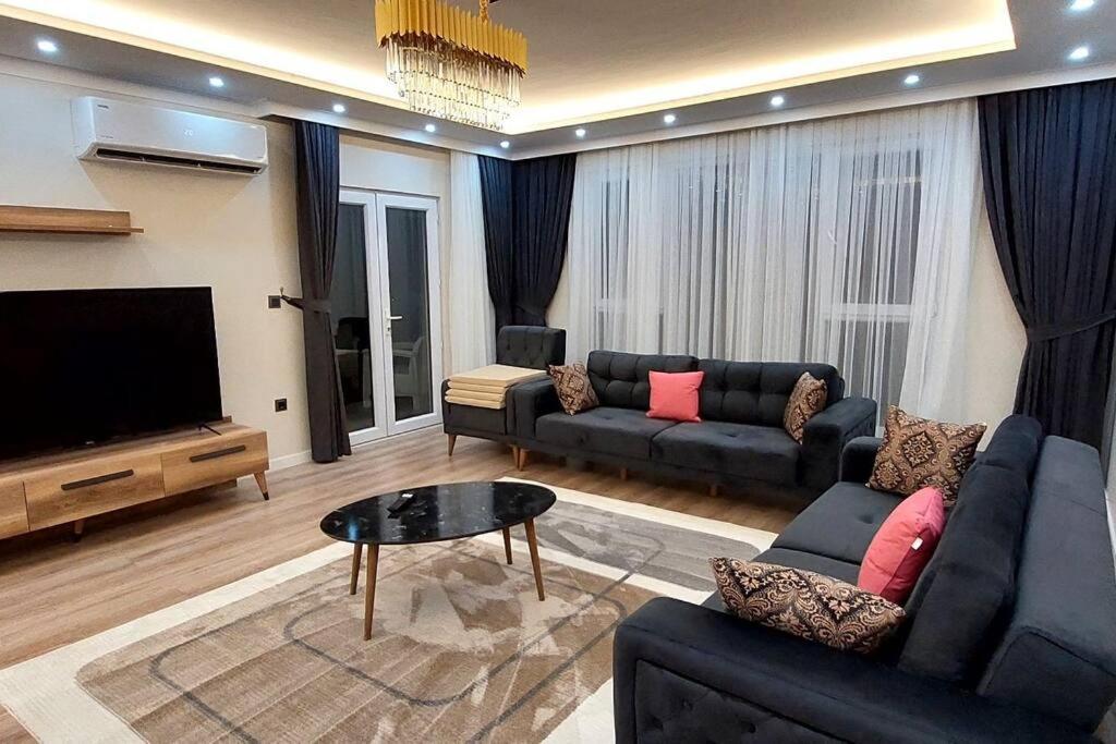 Muhtesem Deniz ve Yeşil Vadi Manzarali photo 1