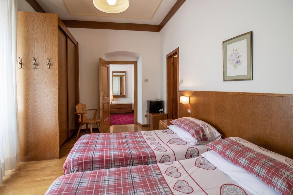 Hotel Pinzolo Dolomiti - Tap to explore photos