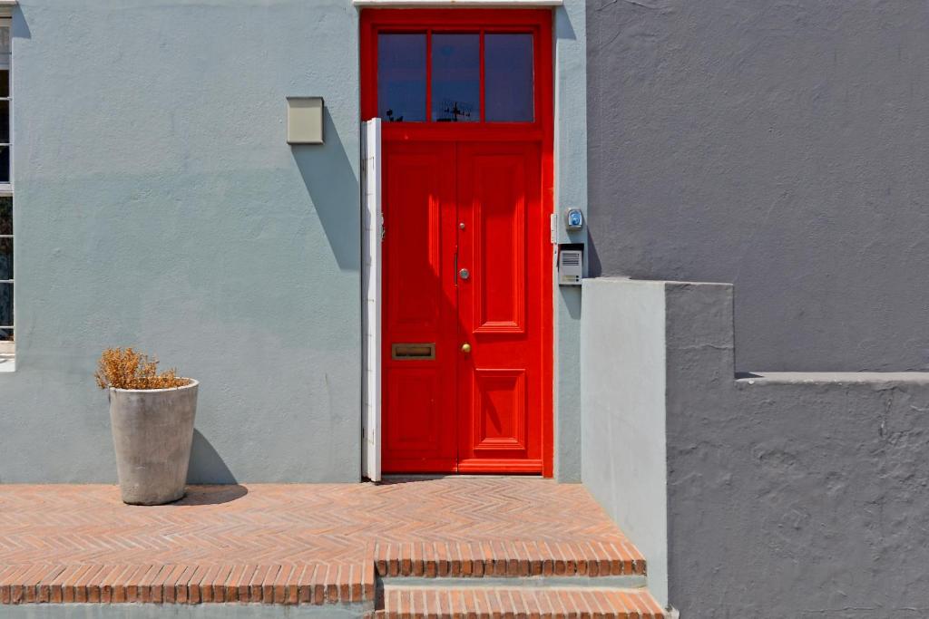 Bo-Kaap Elegance Historic Luxury & Mountain Views - Tap to explore photos