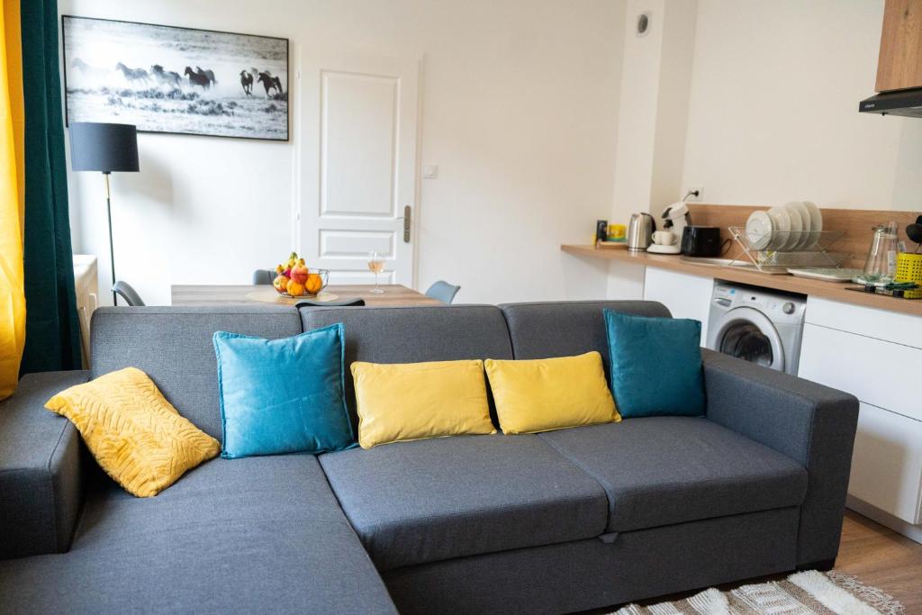 YELLOW HOME photo 2