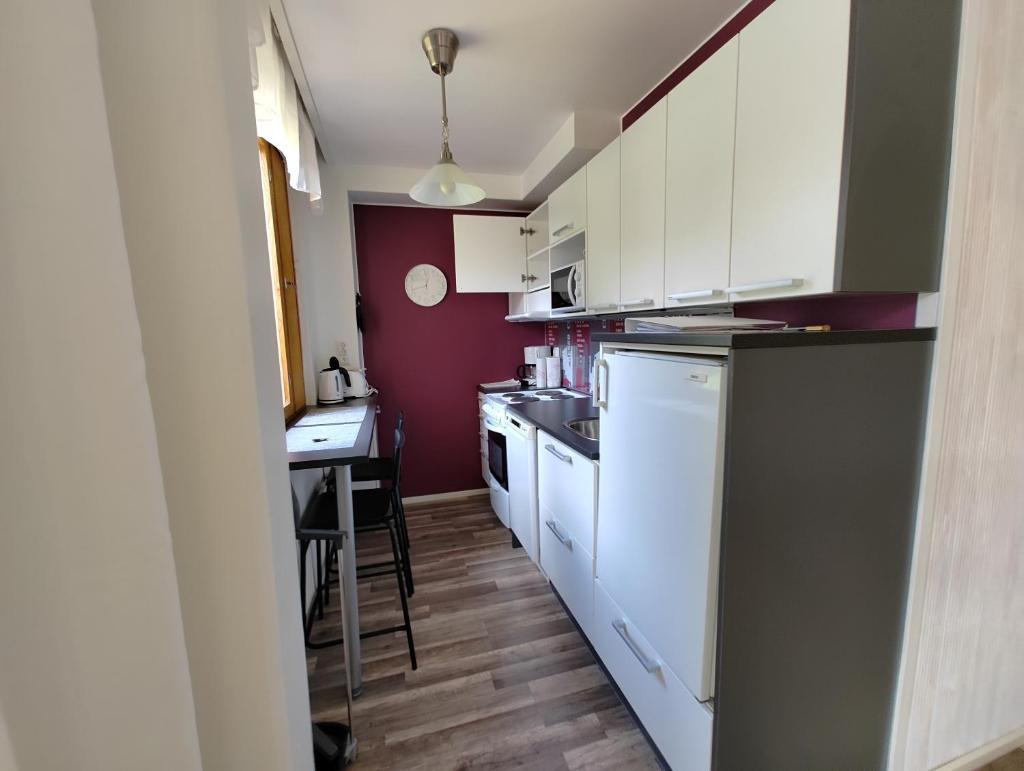 New studio near amenities photo 1