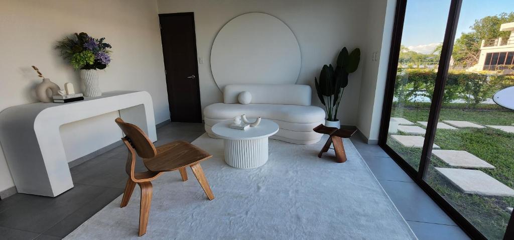 Villa frente a estero con piscina en Costa del Sol