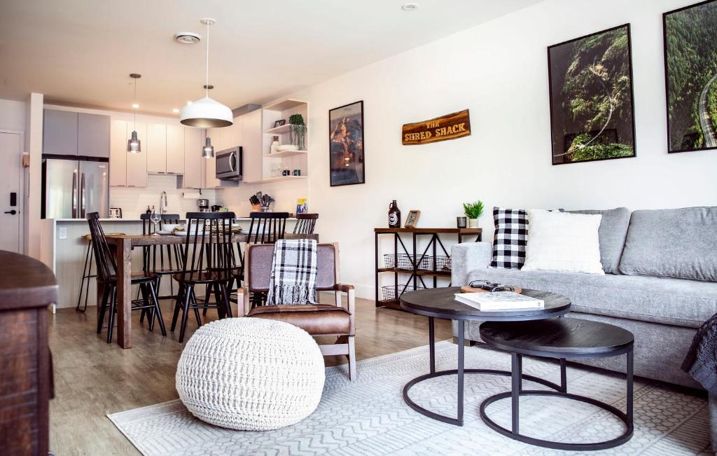 The Shred Shack - Stylish Revelstoke Condo photo 2