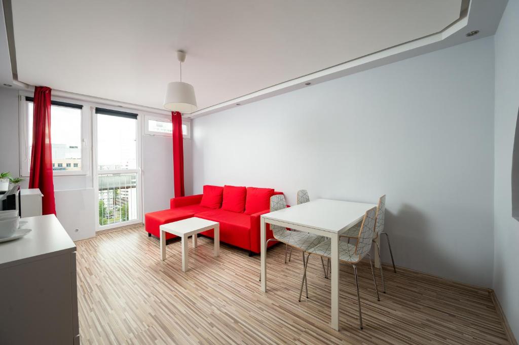 Krochmalna Red Apartment by BookingHost - Tap to explore photos