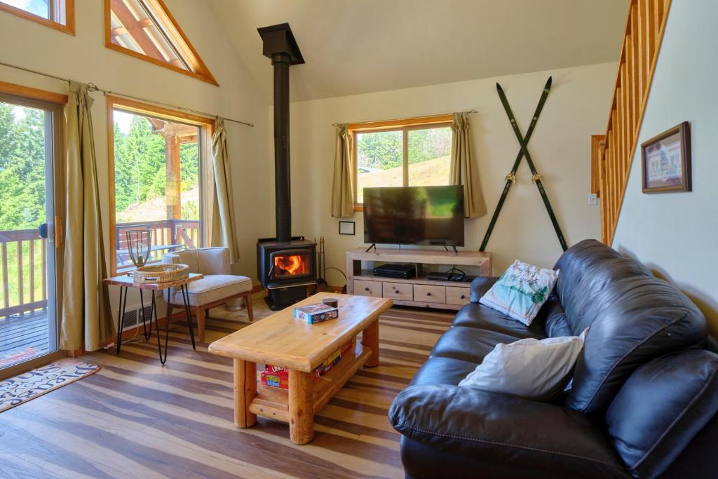 Mountain View Cabin, Hot Tub at White Pass, Mt Rainier National Park photo 2