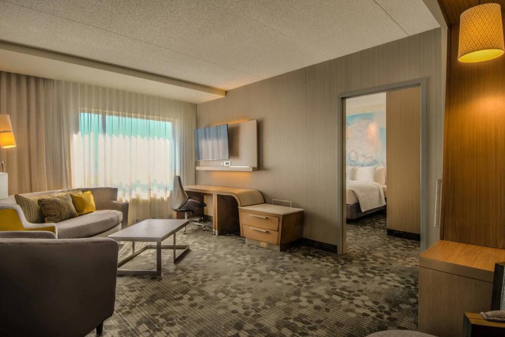 Courtyard by Marriott Winnipeg Airport photo 2