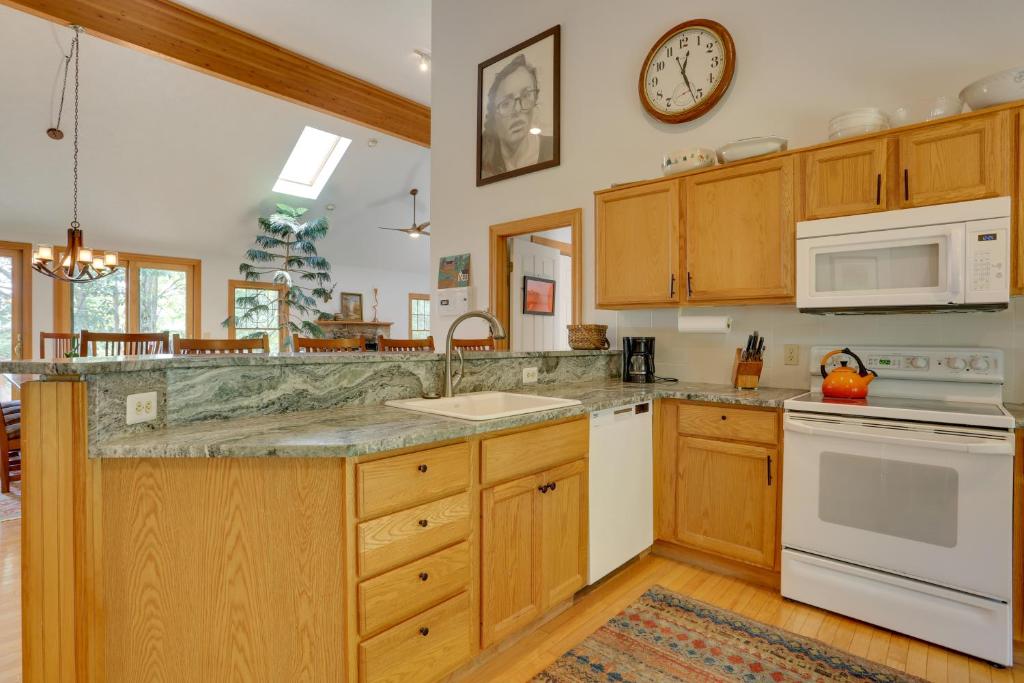 Tannersville Vacation Rental with Pool Table! photo 4