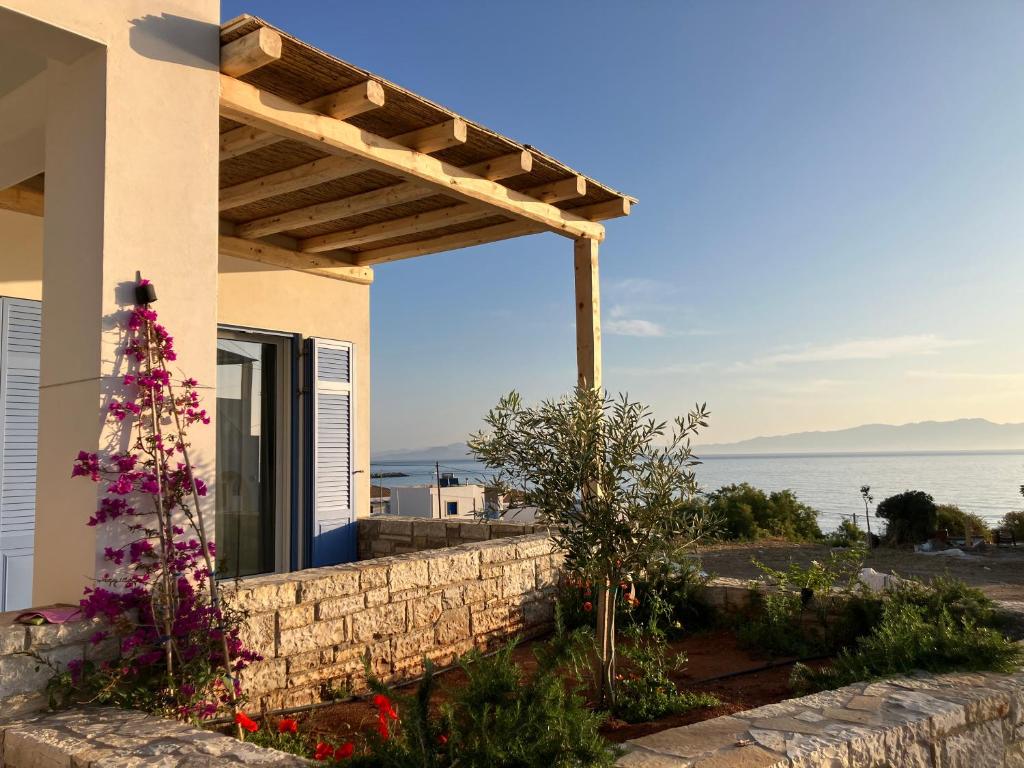 Alsea Seafront Apartments in Agia Pelagia Kythera photo 1