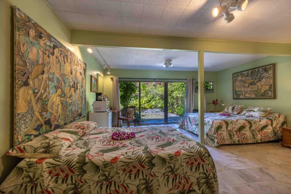 Plumeria Room on a Lush Farm on Maui's North Shore image
