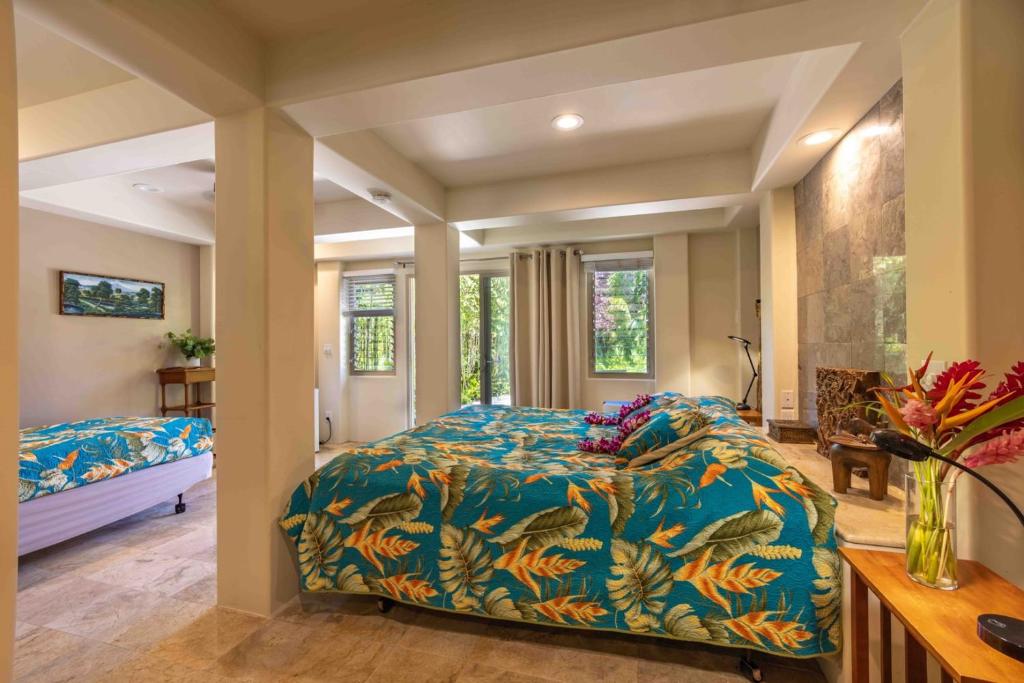 Gardenia Room on Tropical Lush Farm in Haiku, Maui image