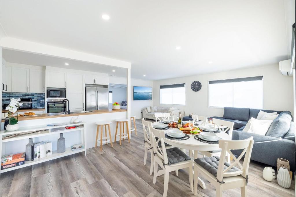 The Pacific Pearl,16 Pacific Avenue, Anna Bay - pet friendly, air con photo 3