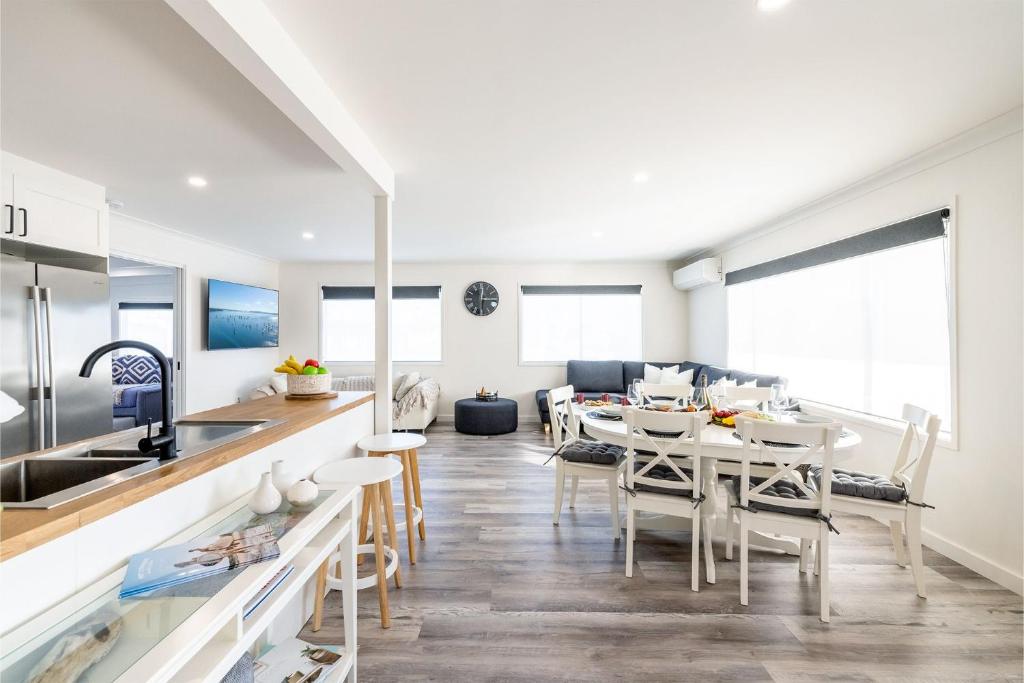 The Pacific Pearl,16 Pacific Avenue, Anna Bay - pet friendly, air con photo 4