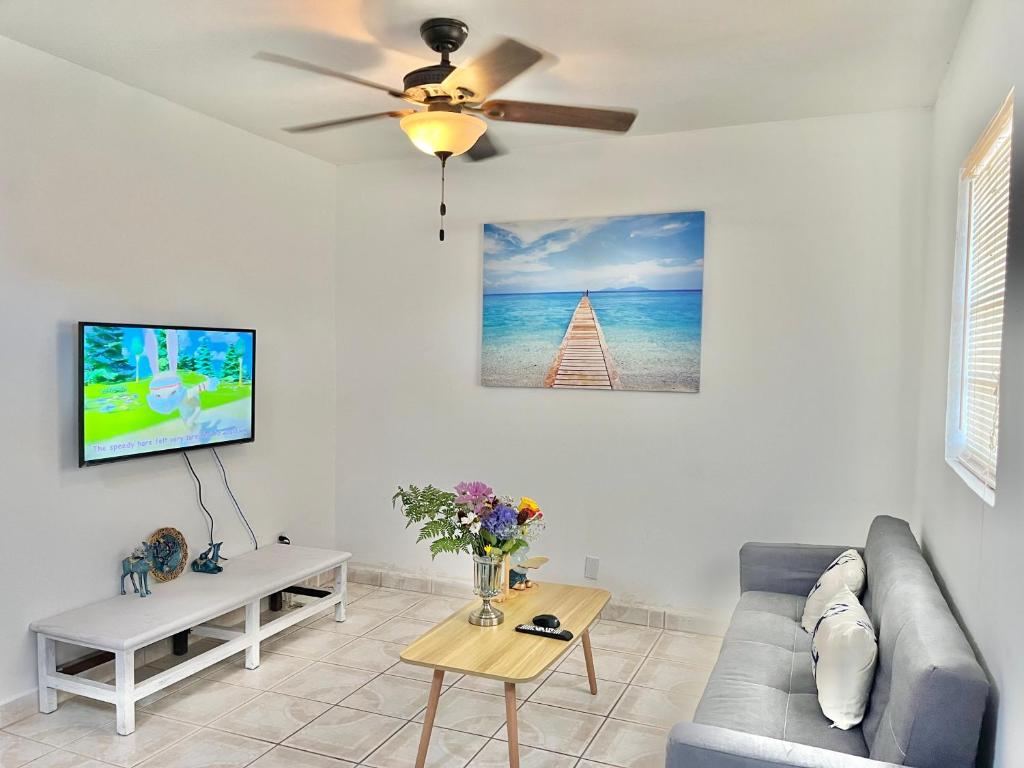 Cozy 2-bedroom apartment in Venetian Road photo 3