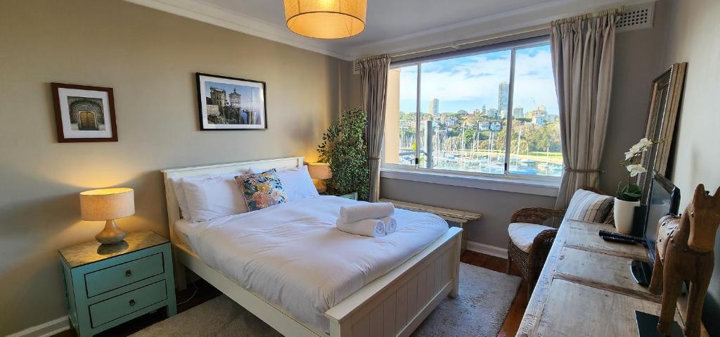 Harbourfront Bliss - 2 bedrooms, parking, balcony photo 2