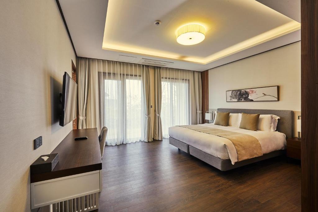 Camphortree Hotel and Resort
