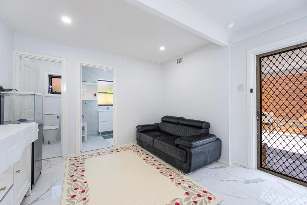 Belmore Brand new renovated 3Br house AC & Parking photo 1