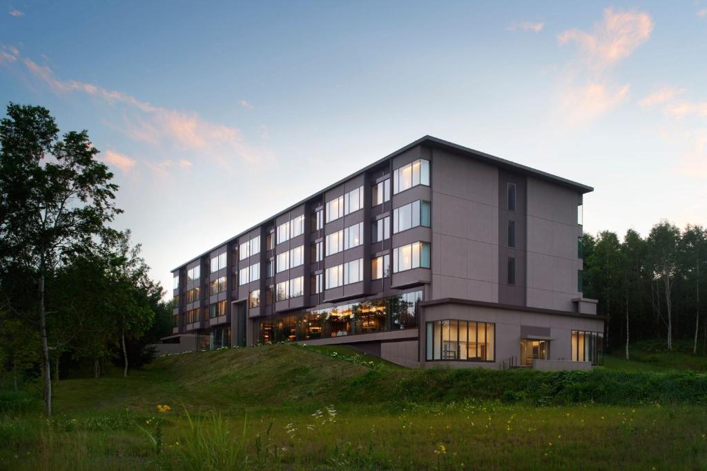 Higashiyama Niseko Village, a Ritz-Carlton Reserve photo 2