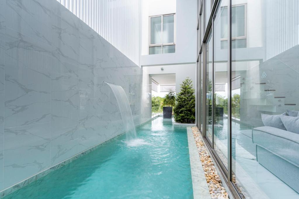 Exquisite Pool Residence A19: Aesthetics and Luxury Combined photo 3