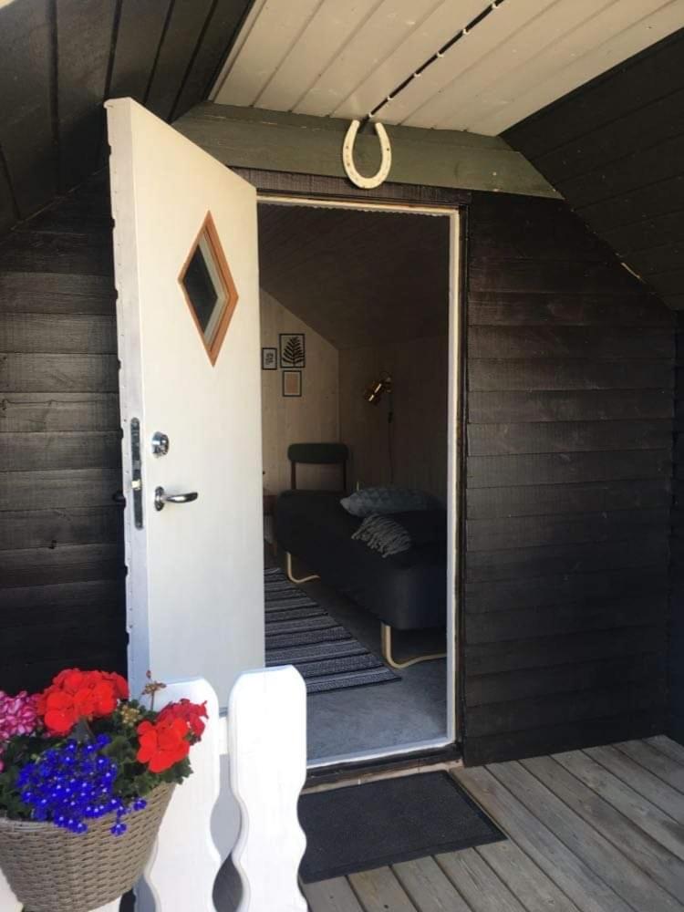 Stunning Romantic Cabin close to Baltic see photo 2