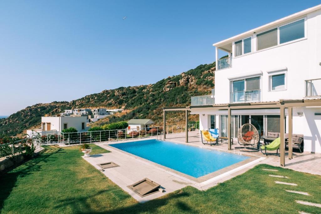 Chic Villa w Patio Pool 3 min to Beach in Bodrum photo 4