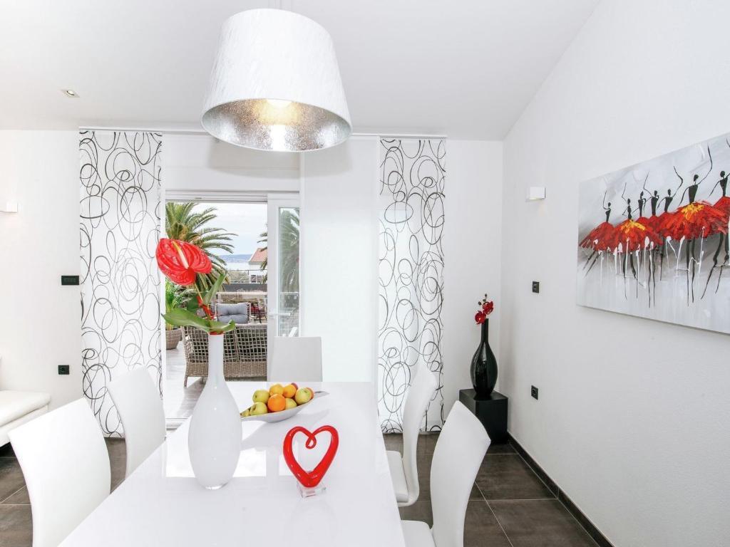 Luxurious Apartment in Zadar with Garden photo 2