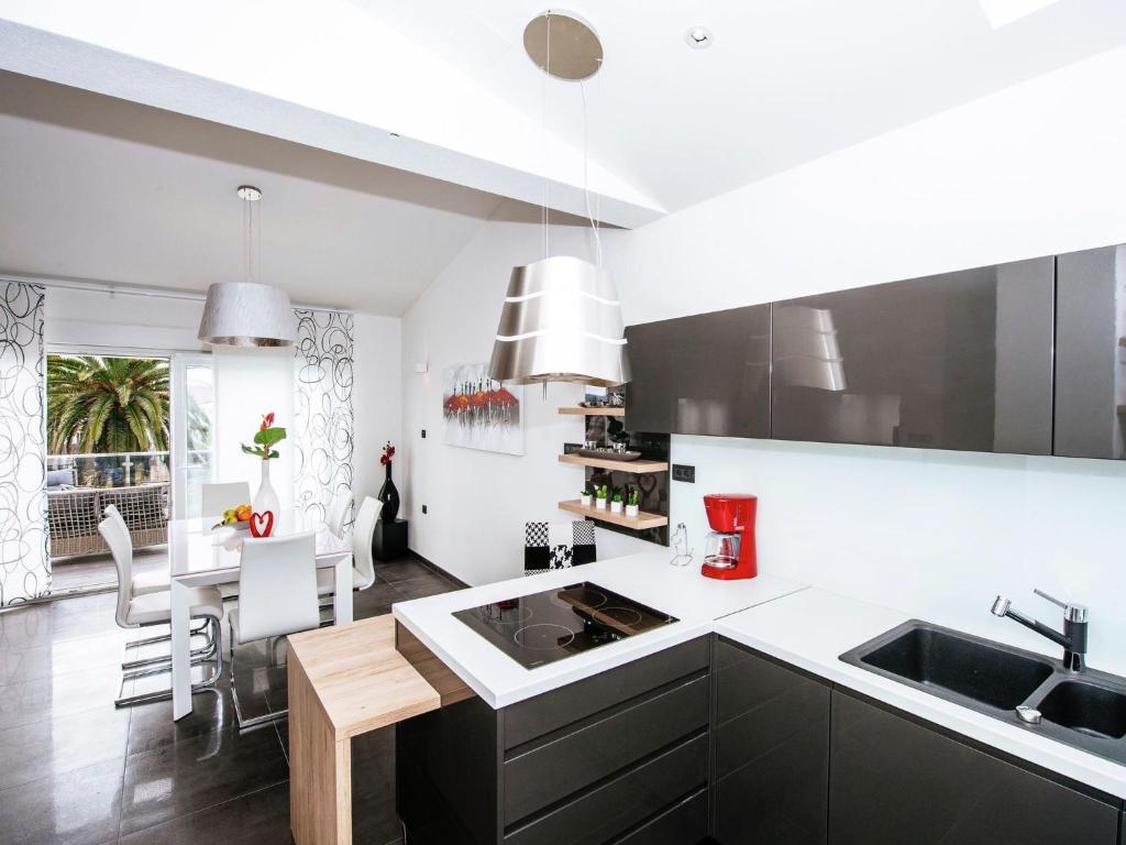 Luxurious Apartment in Zadar with Garden photo 3