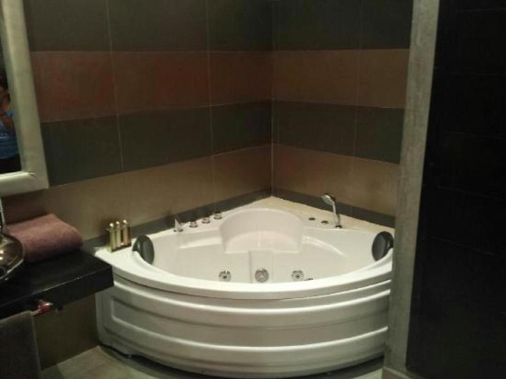 Сьюит (Люкс с кроватью размера «king-size» и гидромассажной ванной), Riad Carllian